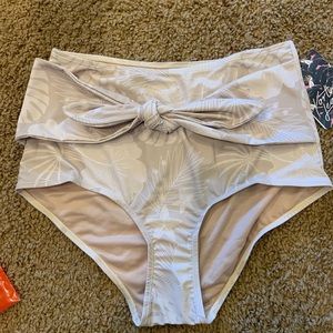*NEW* Kortni Jeane Tied Up Front Swim Bottoms - Large